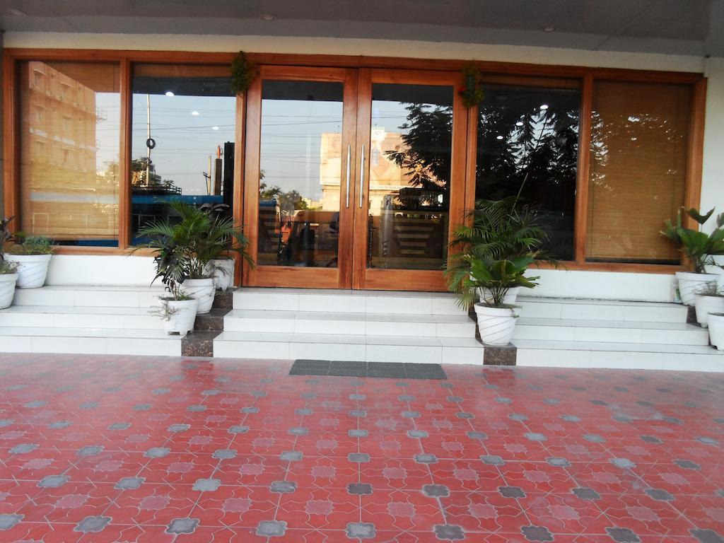 蒂鲁帕蒂 Psr酒店 外观 照片